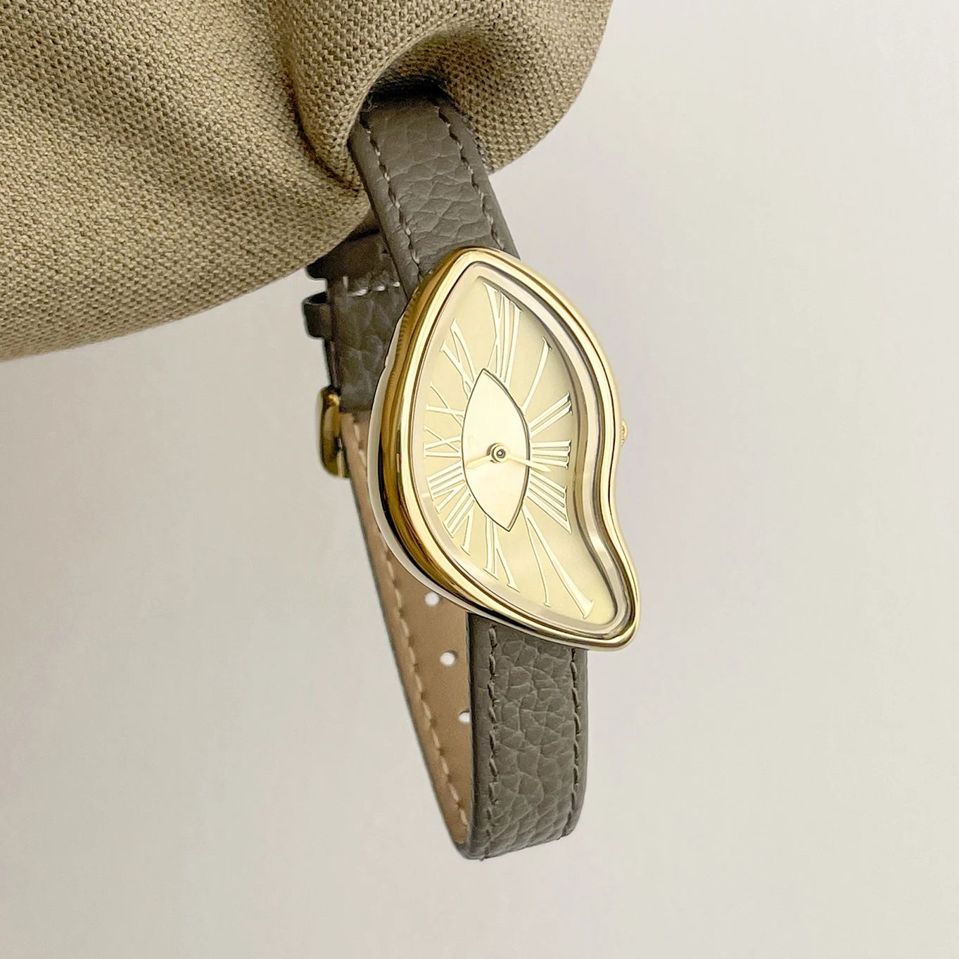 Cartier Watch Tank - 여성용 고급 레트로 크리에이티브 시계, 트위스트