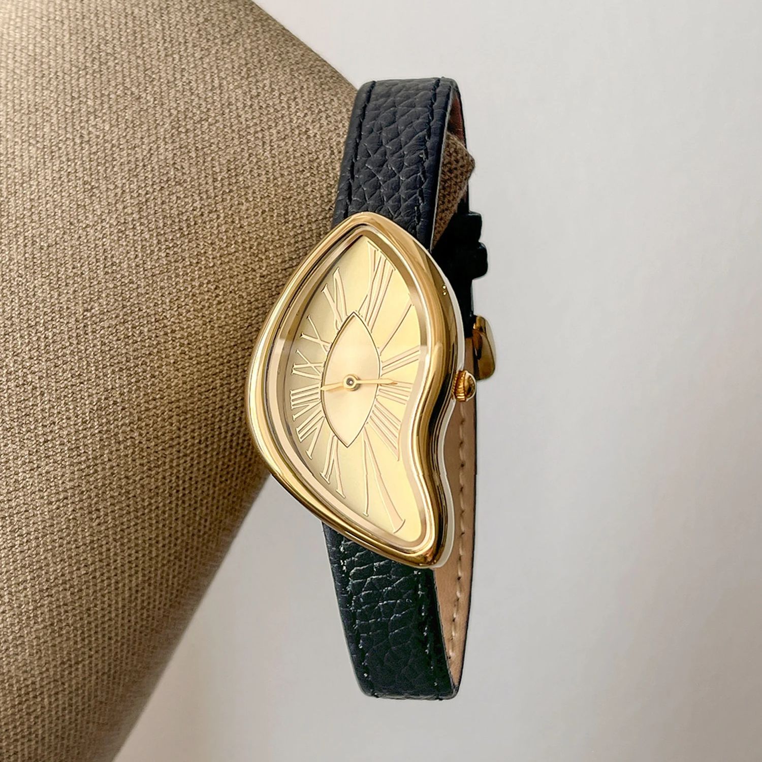 여성용 고급 레트로 크리에이티브 시계, 트위스트 불규칙 - Cartier Watch Tank 리뷰 및 가격
